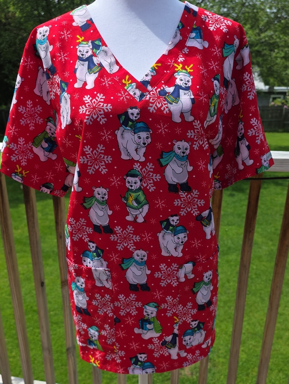 NWOT Med Couture Polyester scrub top XL